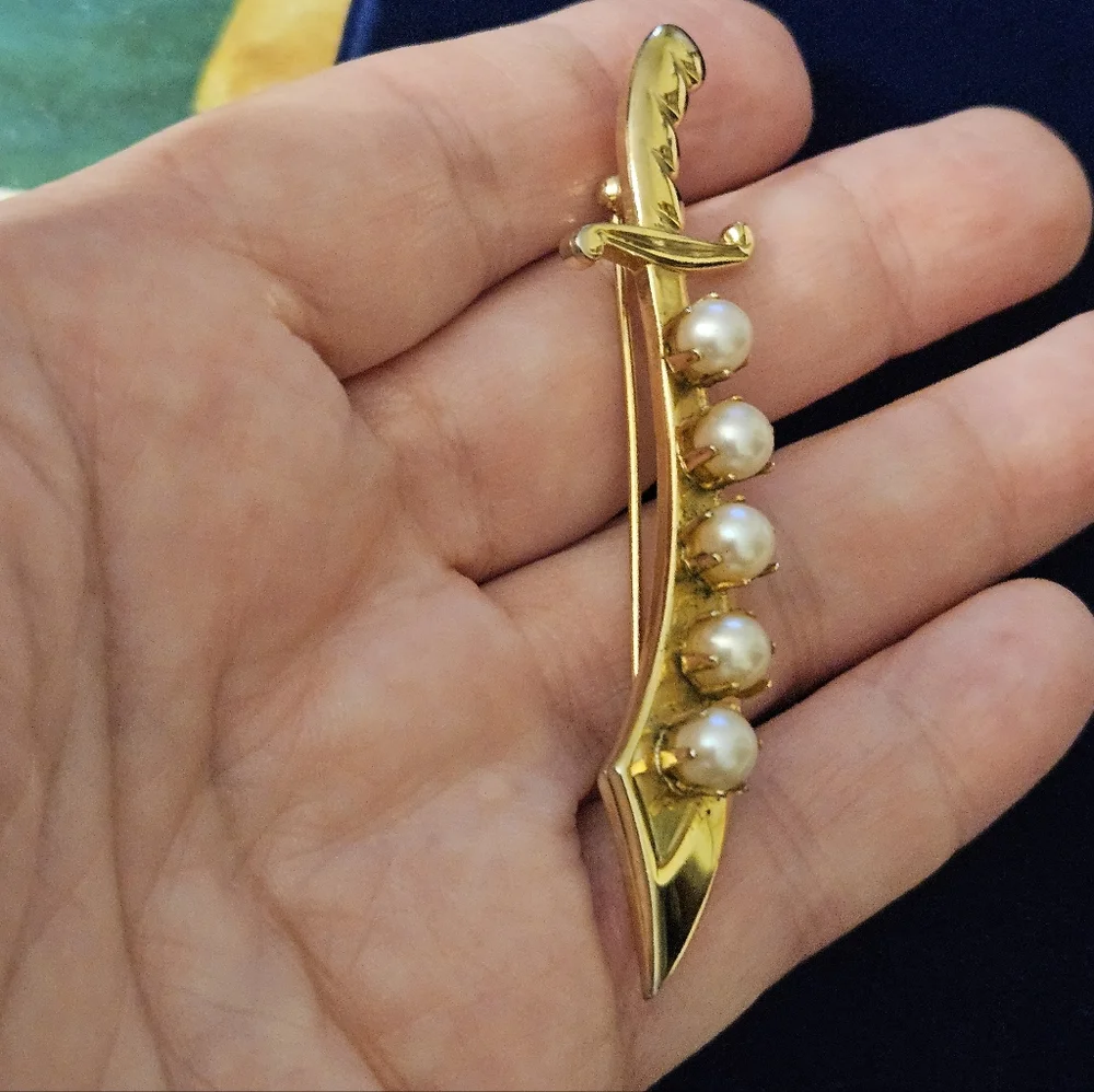 VTG Goldtone Scimitar Sword Brooch with Faux Pearl Accents-Figural Pin 3